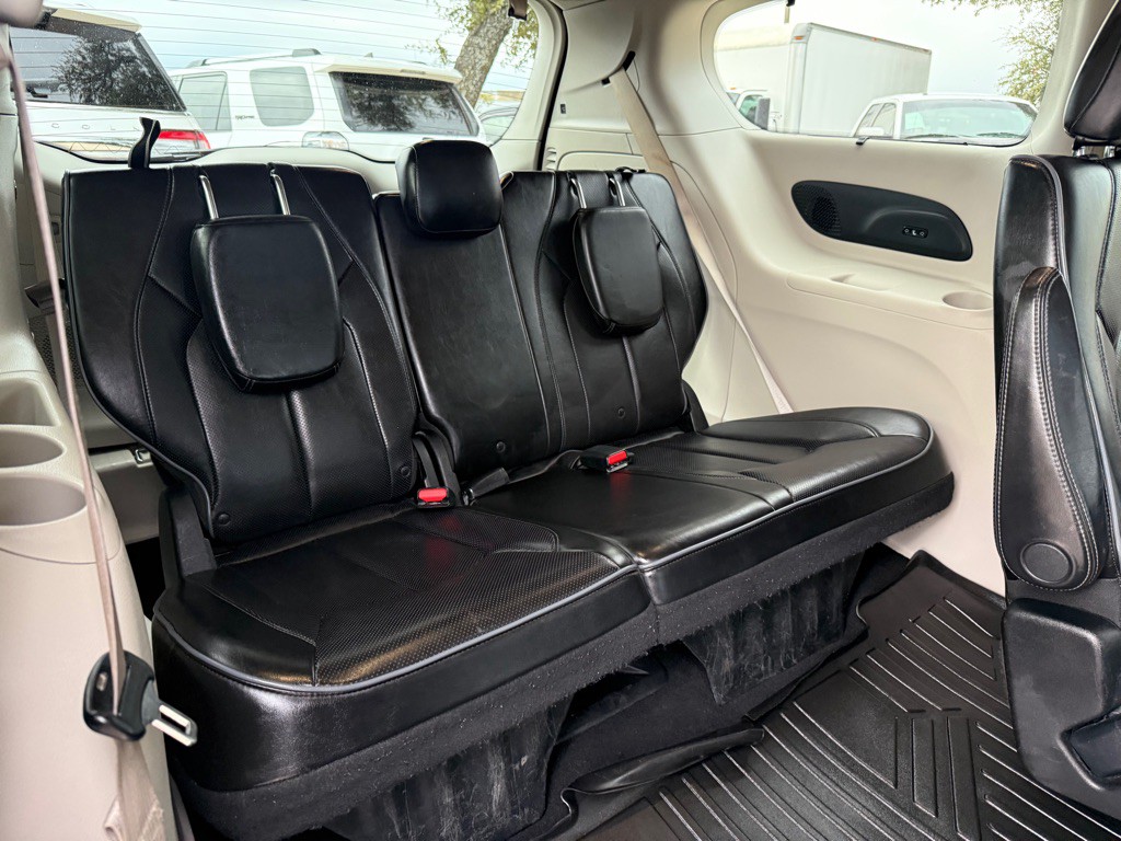 2018 Chrysler Pacifica Image 17