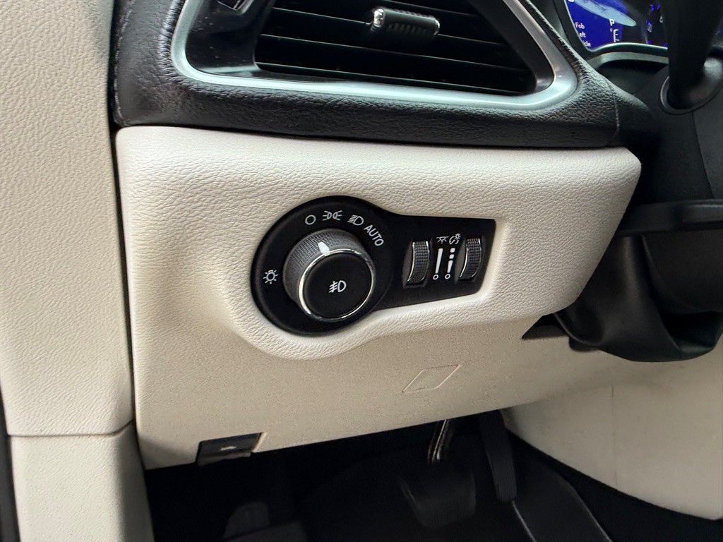 2018 Chrysler Pacifica Image 20