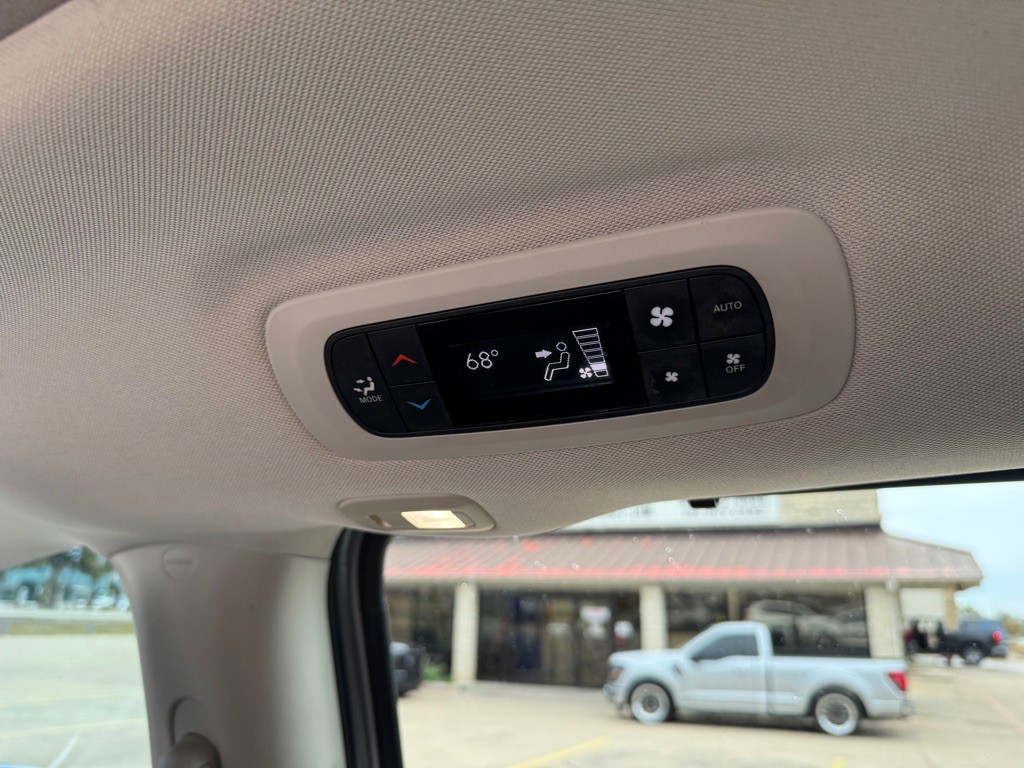 2018 Chrysler Pacifica Image 23