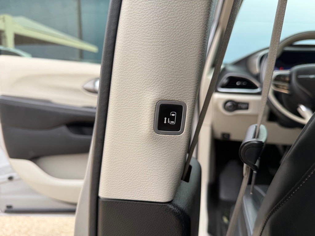 2018 Chrysler Pacifica Image 24