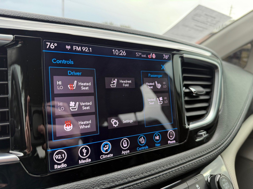 2018 Chrysler Pacifica Image 38