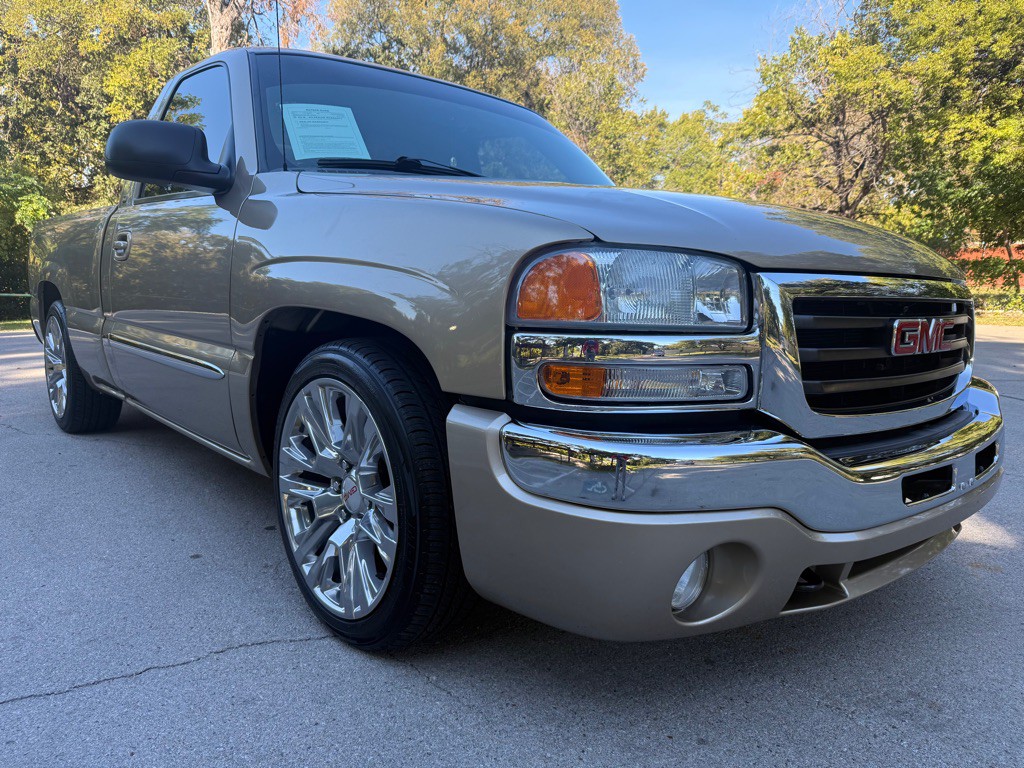 2004 GMC Sierra Image 1