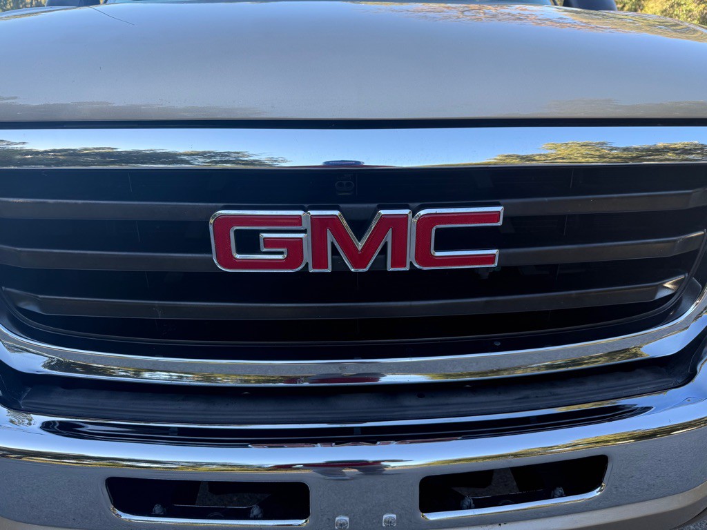 2004 GMC Sierra Image 5