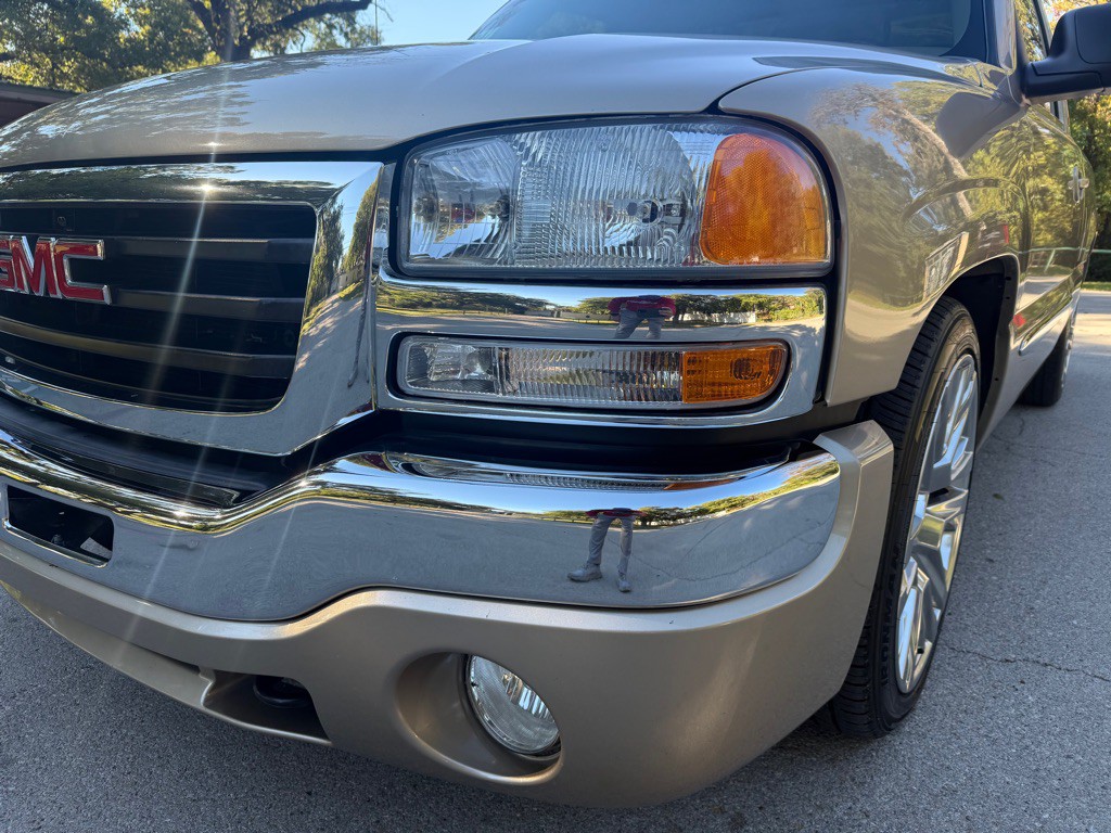 2004 GMC Sierra Image 6