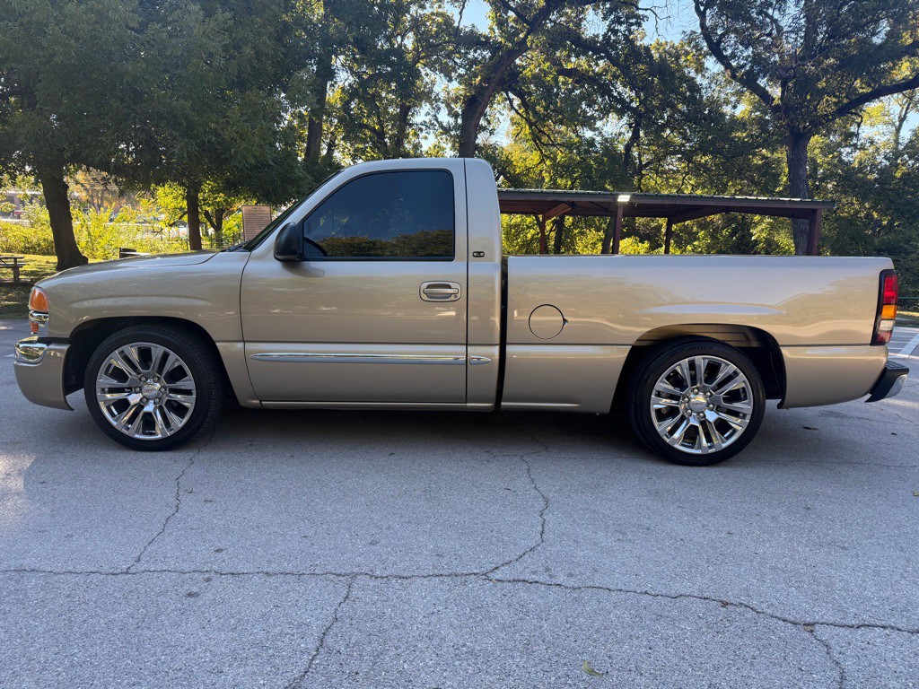 2004 GMC Sierra Image 9
