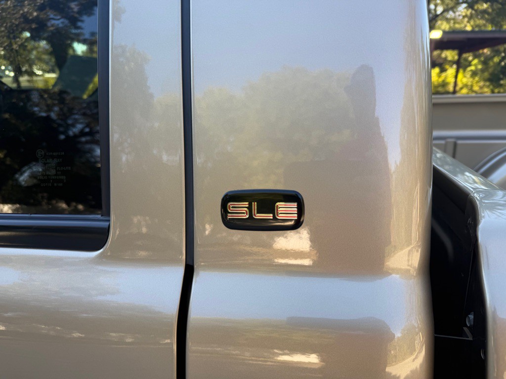 2004 GMC Sierra Image 10