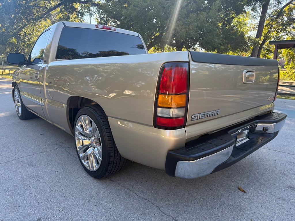 2004 GMC Sierra Image 12