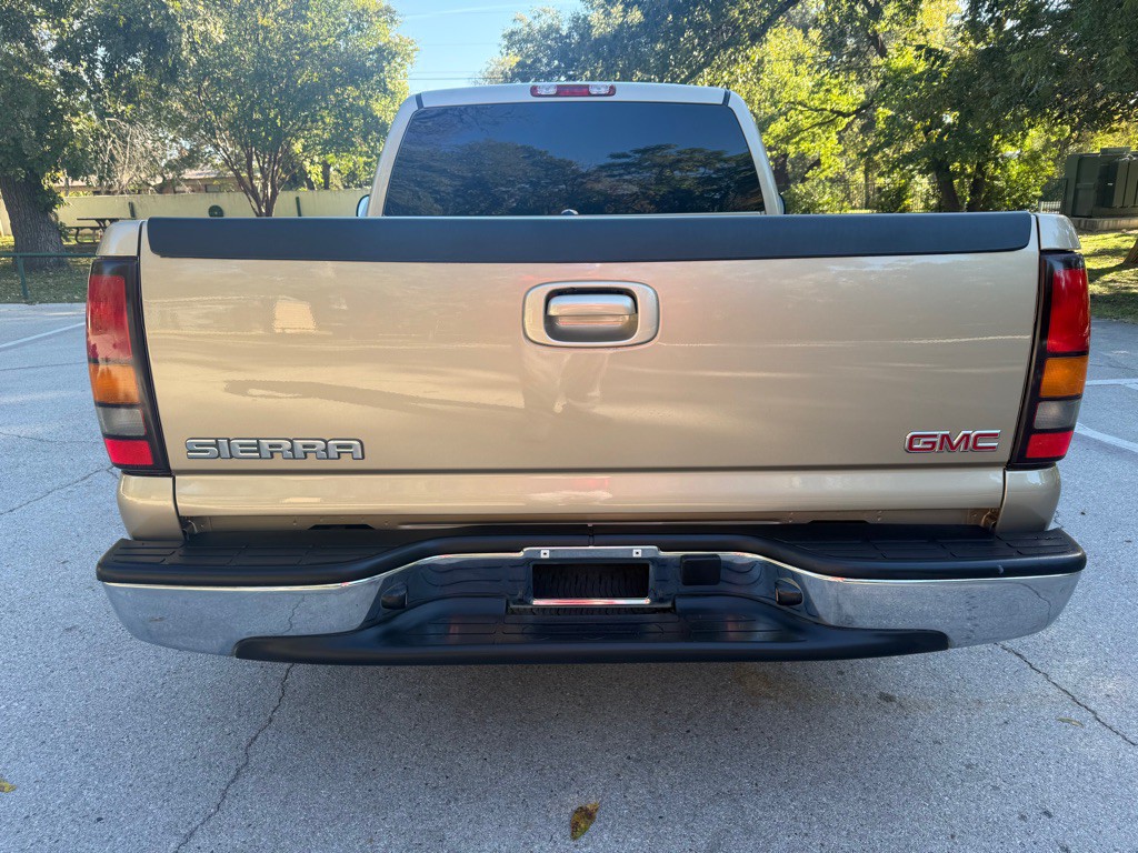 2004 GMC Sierra Image 15