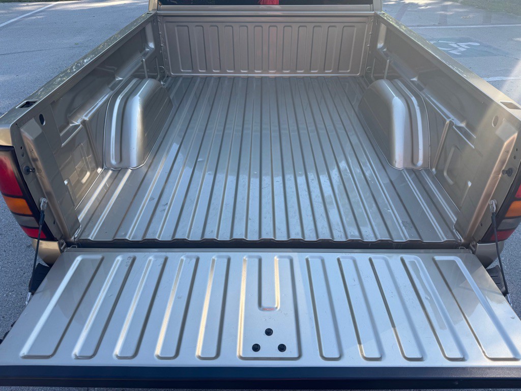 2004 GMC Sierra Image 16