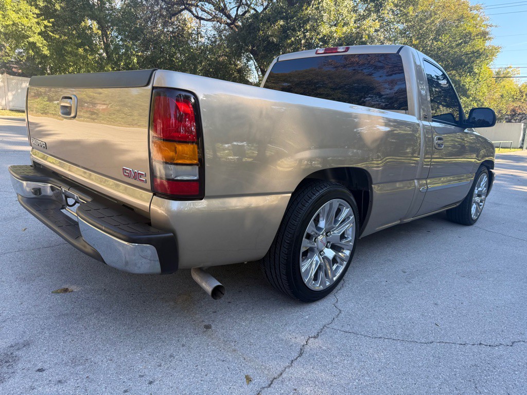 2004 GMC Sierra Image 17