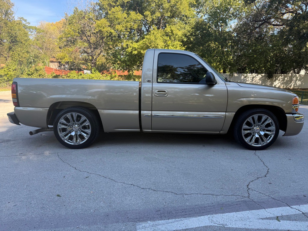 2004 GMC Sierra Image 18