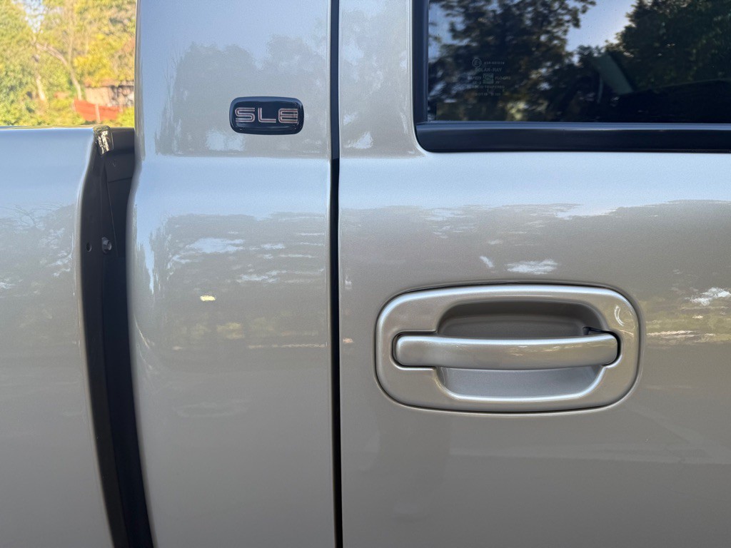 2004 GMC Sierra Image 19