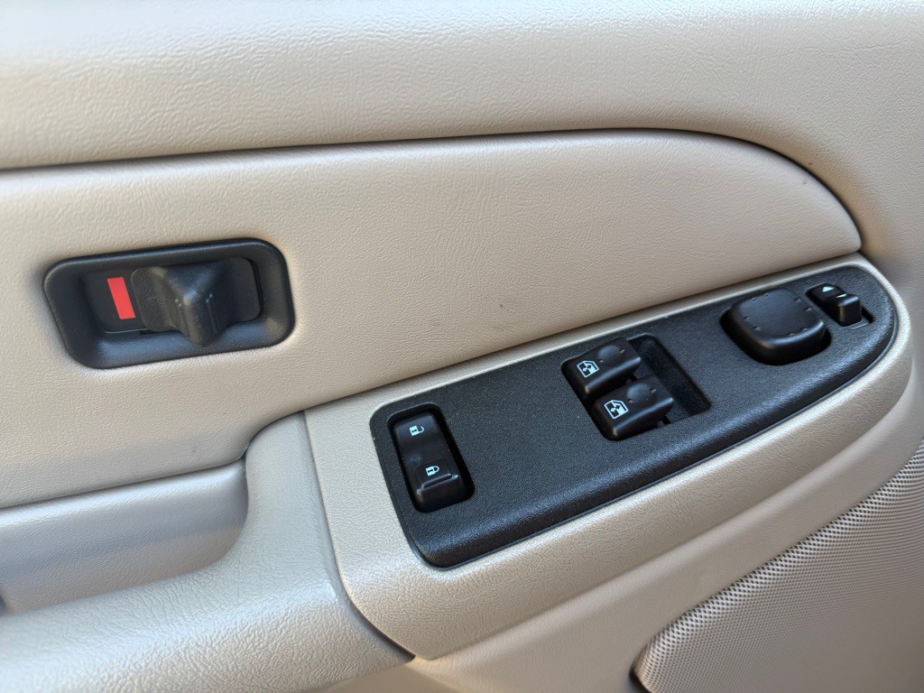 2004 GMC Sierra Image 23