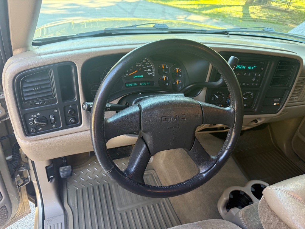 2004 GMC Sierra Image 26