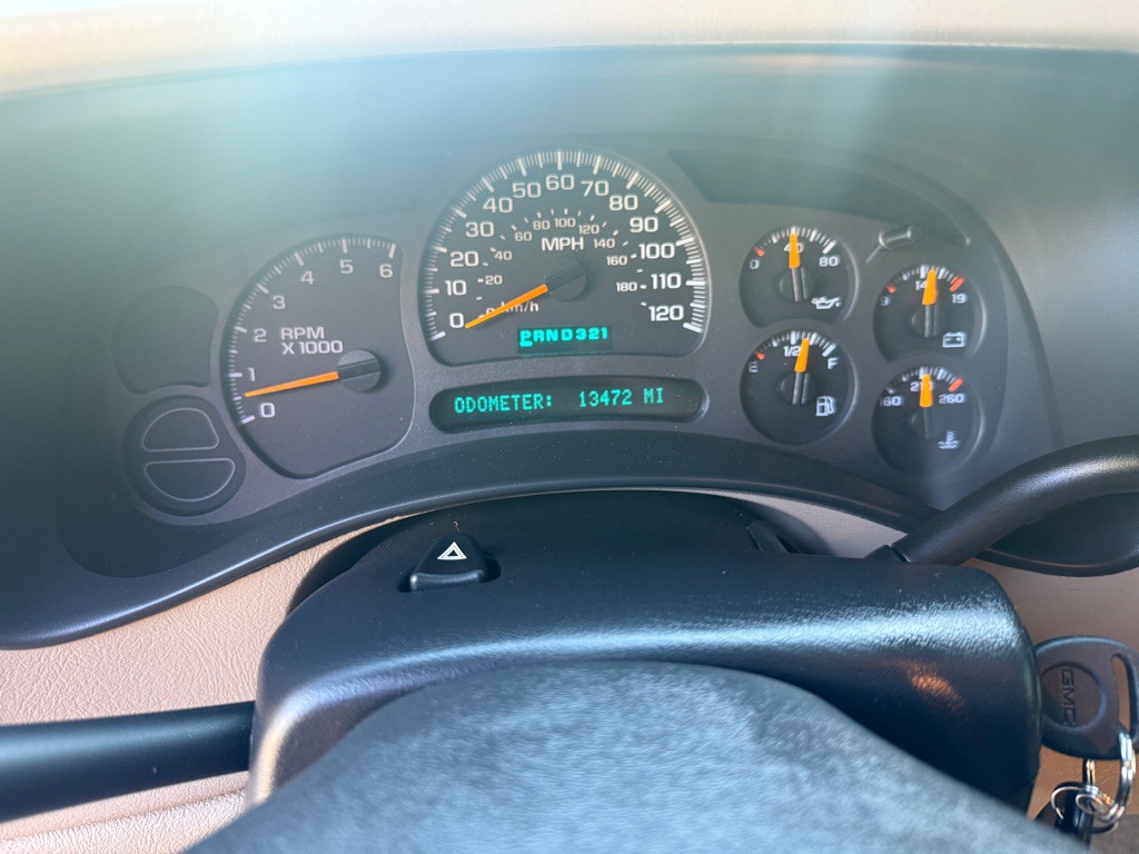 2004 GMC Sierra Image 27