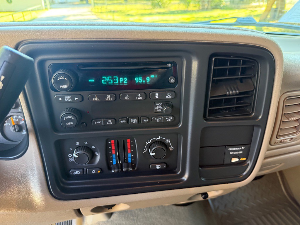 2004 GMC Sierra Image 30