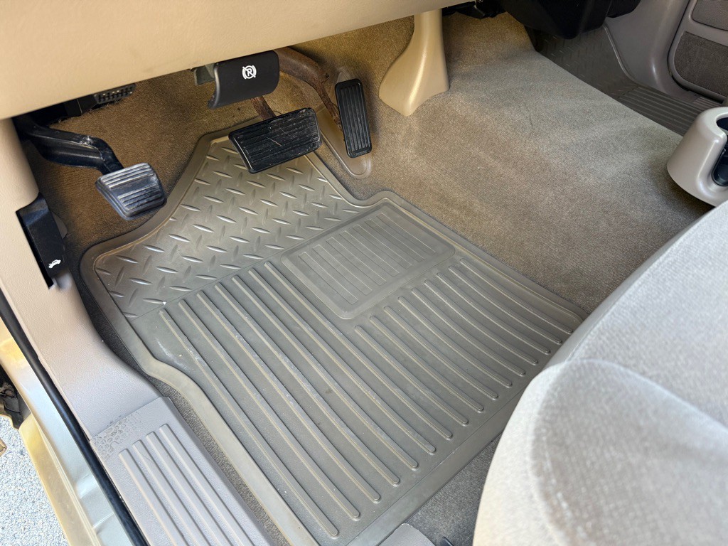 2004 GMC Sierra Image 35