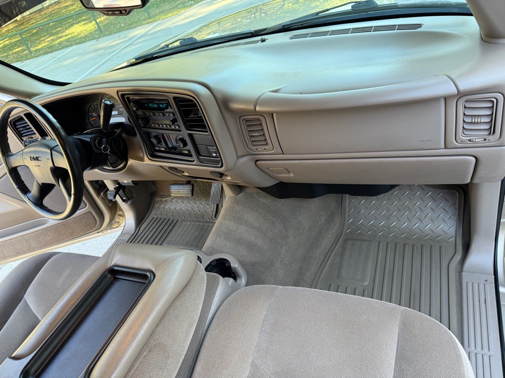 2004 GMC Sierra Image 39