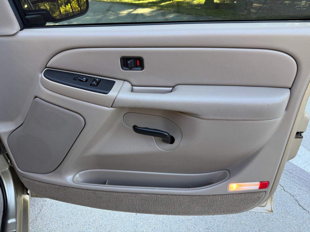 2004 GMC Sierra Image 43