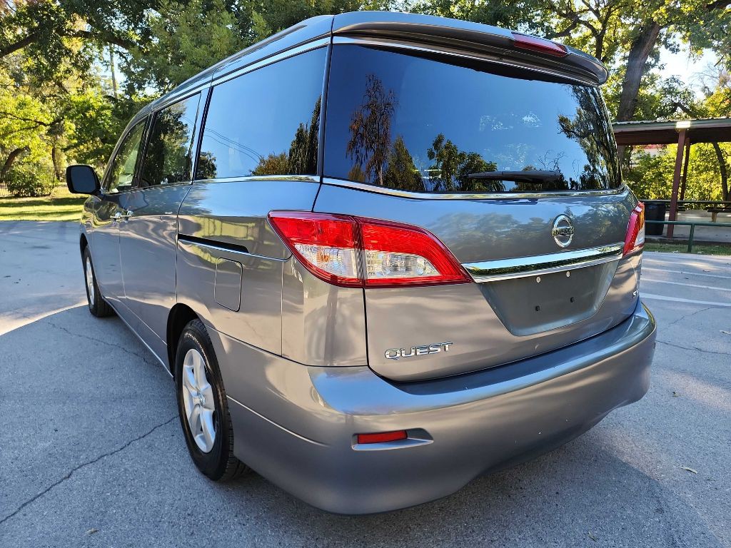 2017 Nissan Quest Image 4