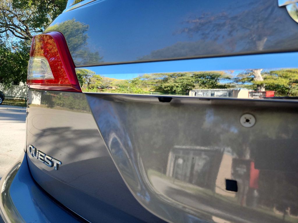 2017 Nissan Quest Image 8