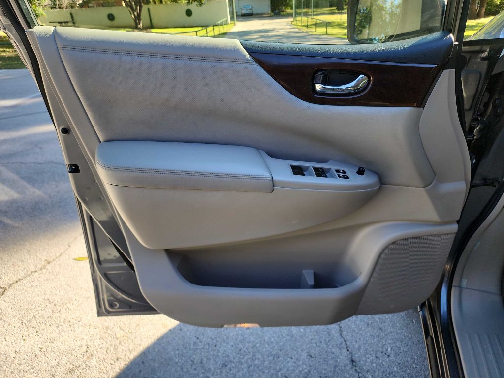 2017 Nissan Quest Image 13