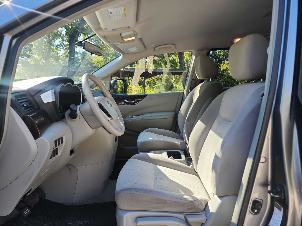 2017 Nissan Quest Image 14