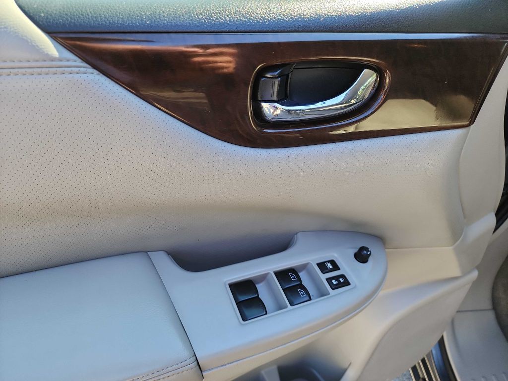 2017 Nissan Quest Image 15