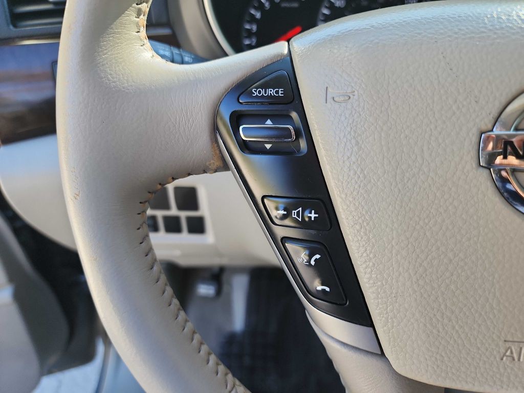 2017 Nissan Quest Image 18