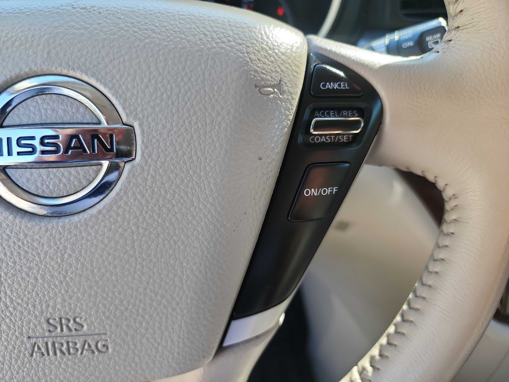 2017 Nissan Quest Image 19