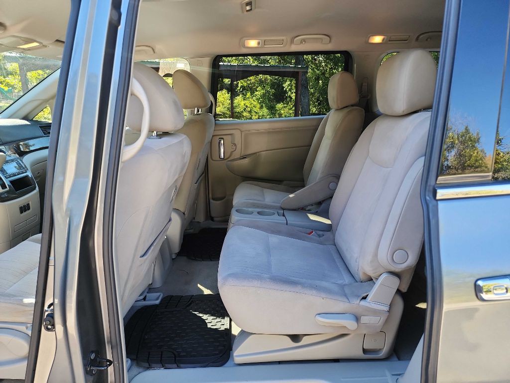 2017 Nissan Quest Image 24