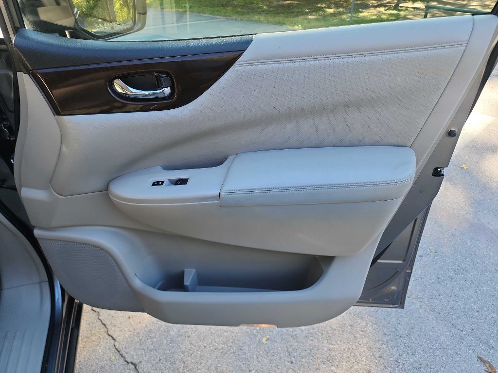 2017 Nissan Quest Image 34