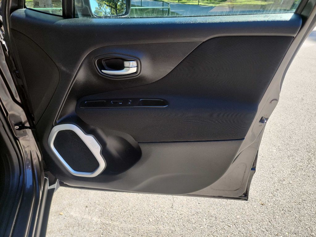 2018 Jeep Renegade Image 32