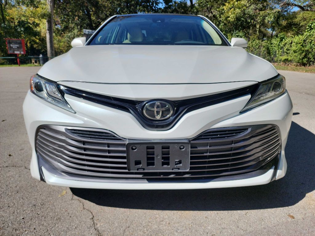 2019 Toyota Camry Image 2