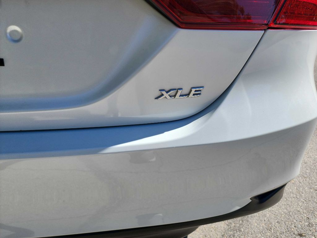 2019 Toyota Camry Image 7