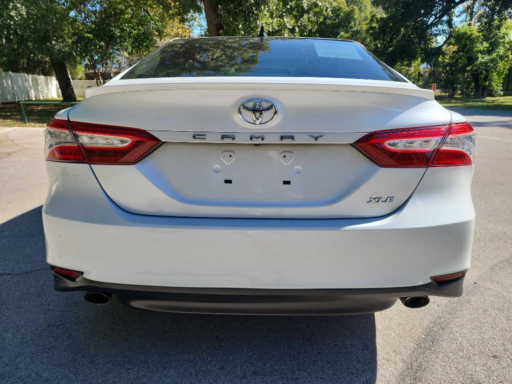 2019 Toyota Camry Image 9