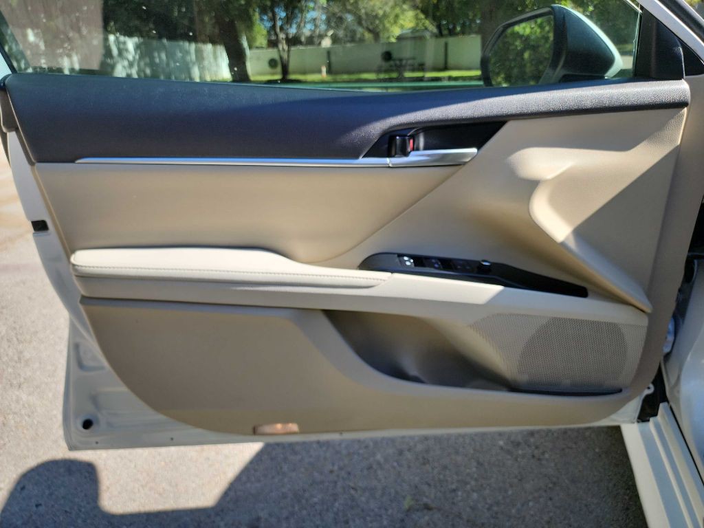 2019 Toyota Camry Image 11