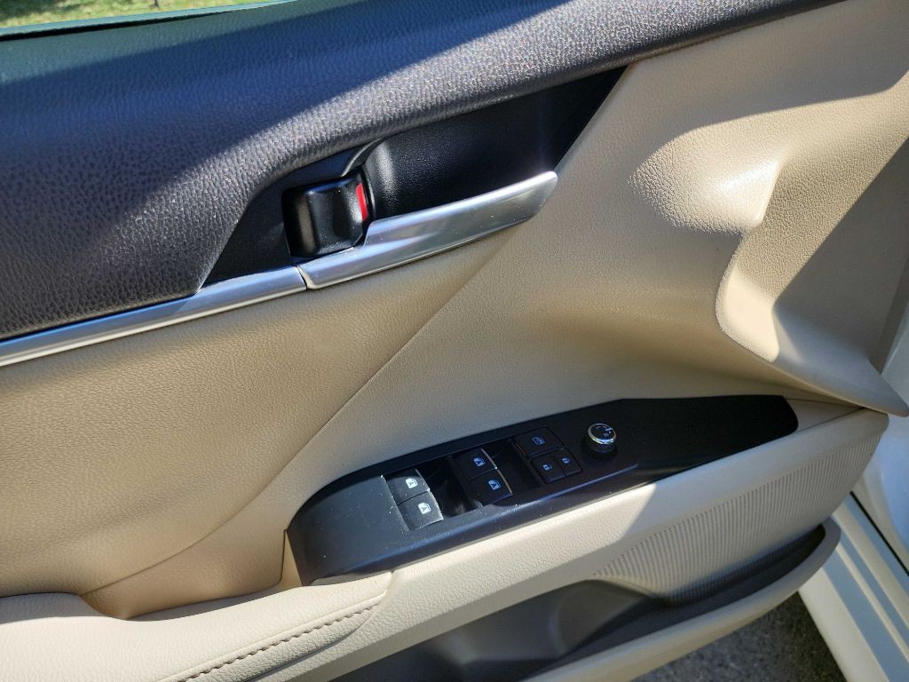 2019 Toyota Camry Image 12