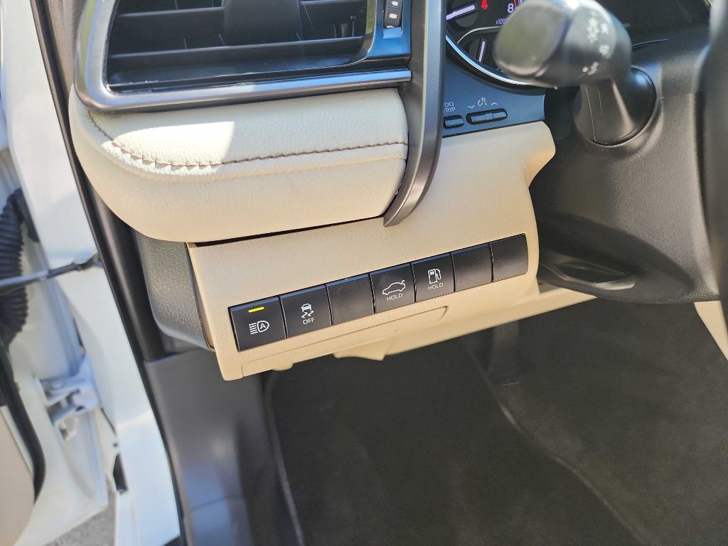 2019 Toyota Camry Image 14