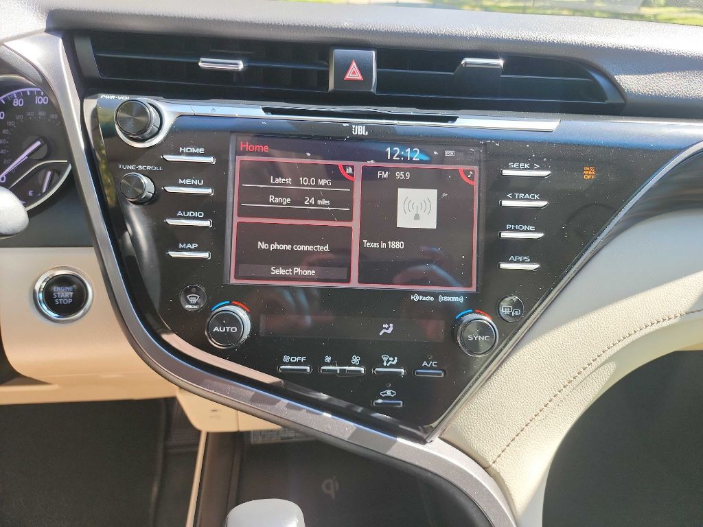 2019 Toyota Camry Image 19