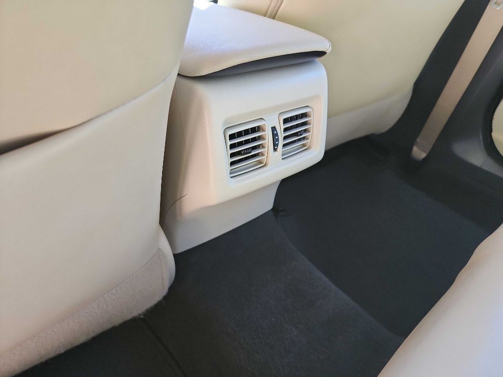 2019 Toyota Camry Image 21