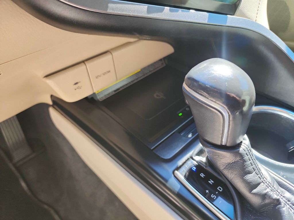 2019 Toyota Camry Image 22