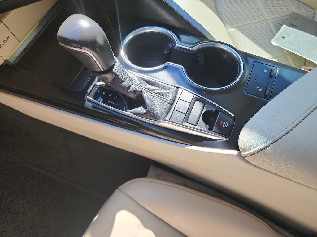 2019 Toyota Camry Image 23