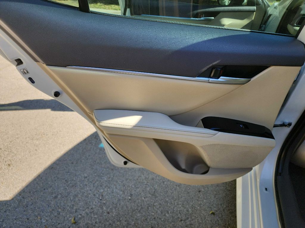 2019 Toyota Camry Image 24