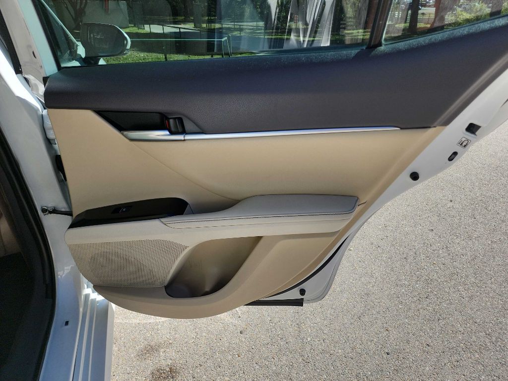2019 Toyota Camry Image 26