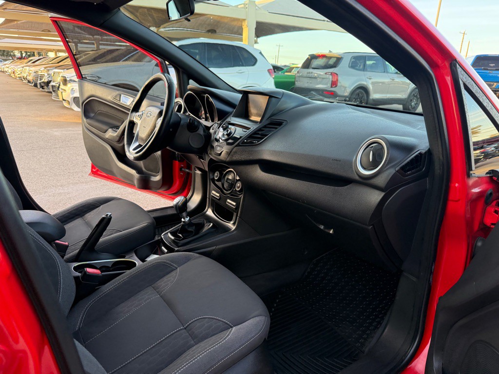 2014 Ford Fiesta Image 15