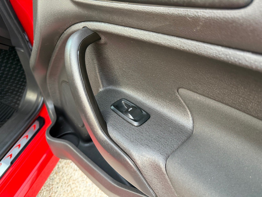 2014 Ford Fiesta Image 24