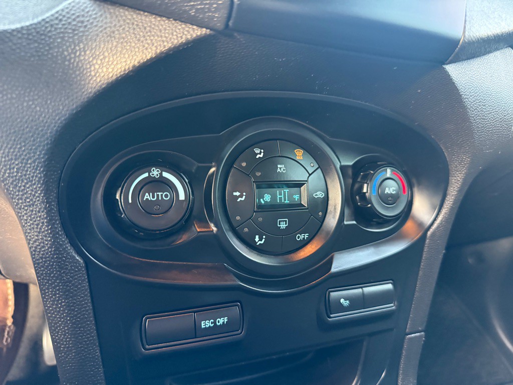 2014 Ford Fiesta Image 26