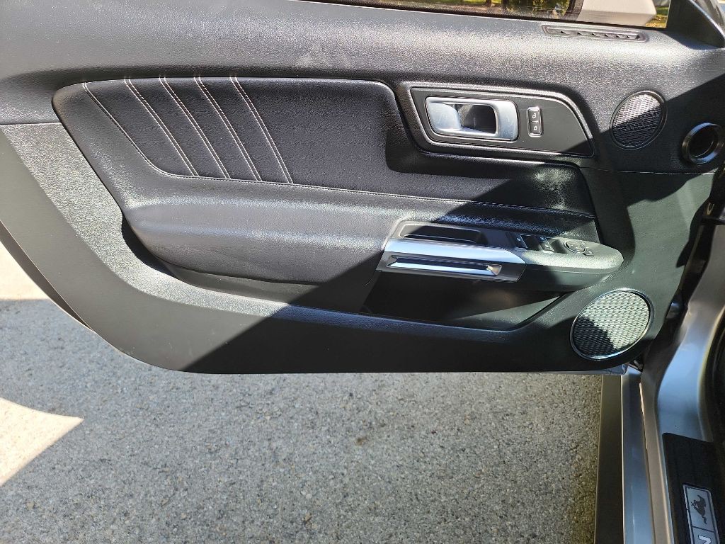 2020 Ford Mustang Image 15