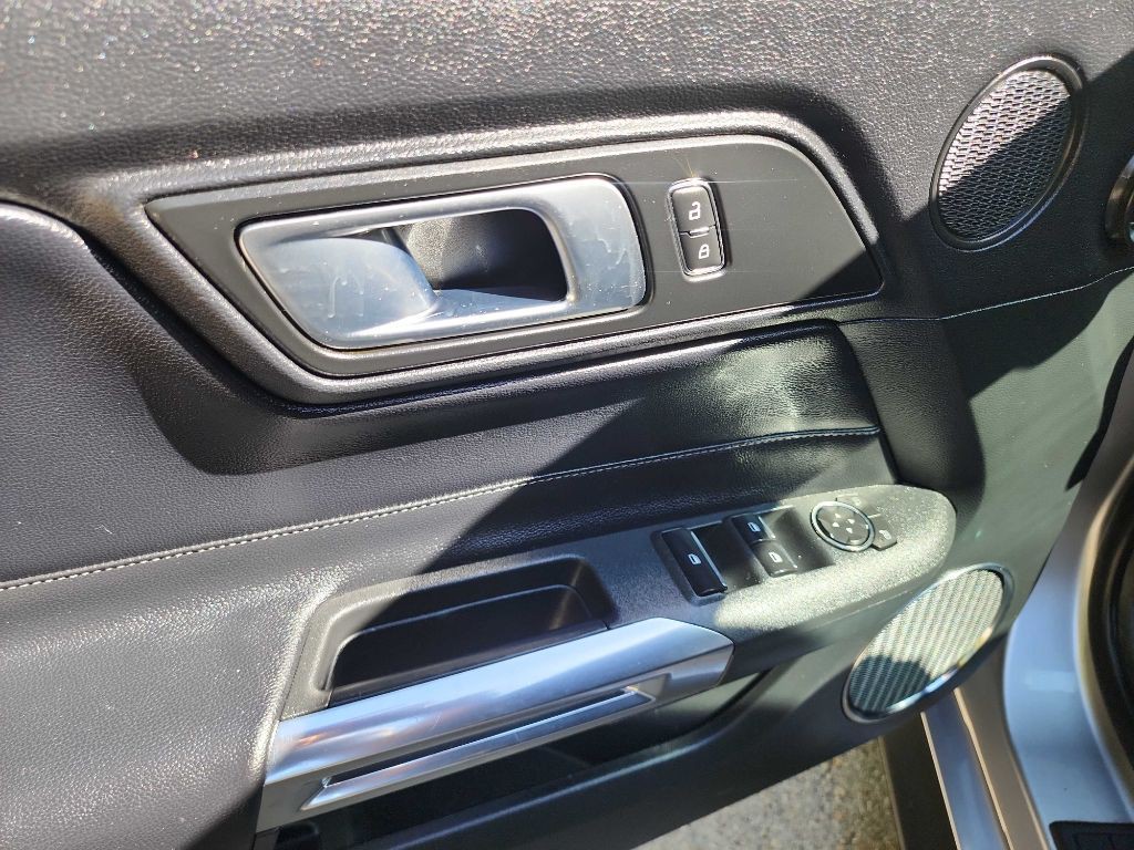 2020 Ford Mustang Image 16